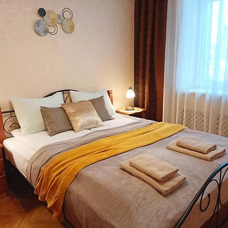 Old Town Retreat With Stunning Views 2 Bedroom Apartment Nearby The Church Of Saint Peter Riga Exterior foto
