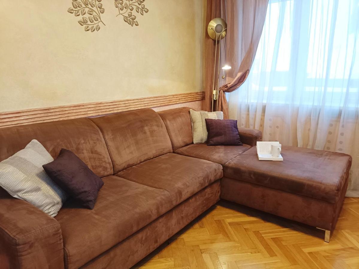 Old Town Retreat With Stunning Views 2 Bedroom Apartment Nearby The Church Of Saint Peter Riga Exterior foto