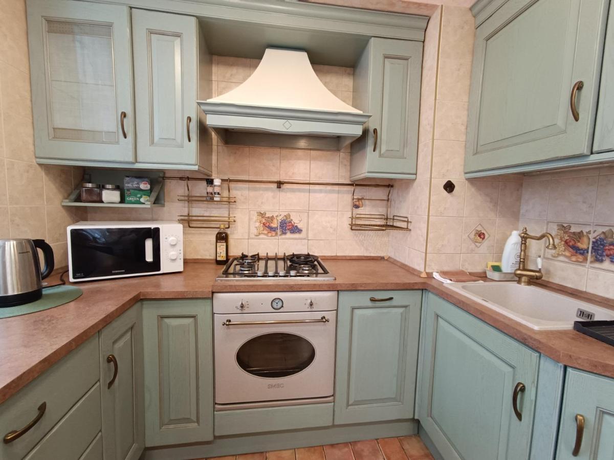 Old Town Retreat With Stunning Views 2 Bedroom Apartment Nearby The Church Of Saint Peter Riga Exterior foto